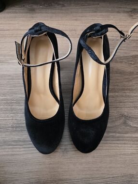 Black Velvet Ankle-Strap Pumps - 39